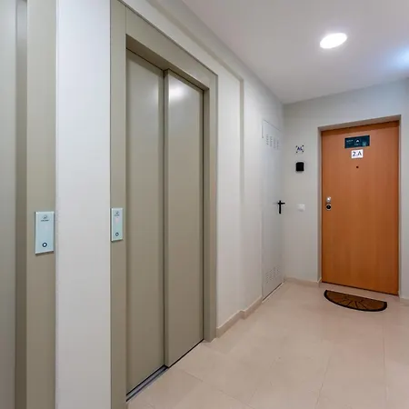 Elegant 2 Bdr Flat W/ Rooftop Pool By Lovelystay Olhão