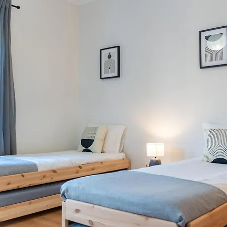 Apartman Elegant 2 Bdr Flat W/ Rooftop Pool By Lovelystay Olhão