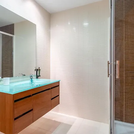 شقة Elegant 2 Bdr Flat W/ Rooftop Pool By Lovelystay Olhão