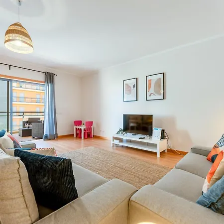 Elegant 2 Bdr Flat W/ Rooftop Pool By Lovelystay Olhão