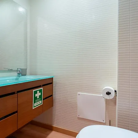 شقة Elegant 2 Bdr Flat W/ Rooftop Pool By Lovelystay Olhão