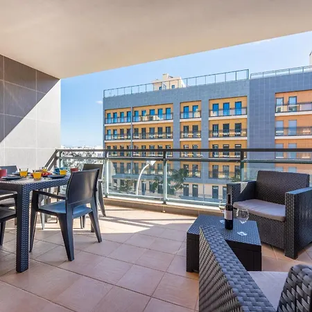 Apartament Elegant 2 Bdr Flat W/ Rooftop Pool By Lovelystay Olhão
